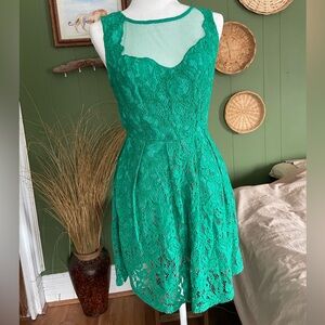 Urban Outfitters Green Lace Sweetheart Event NYE Christmas Party Dress Size 6